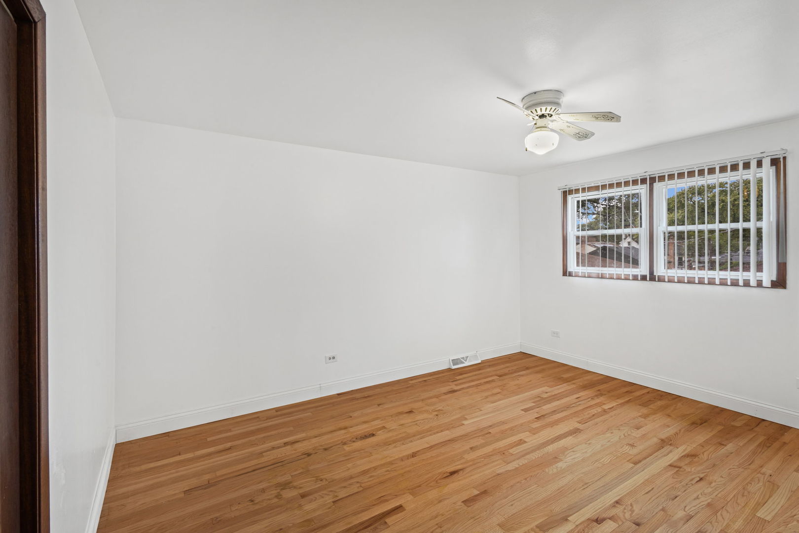 9500 S Loomis Street Property Photo 11