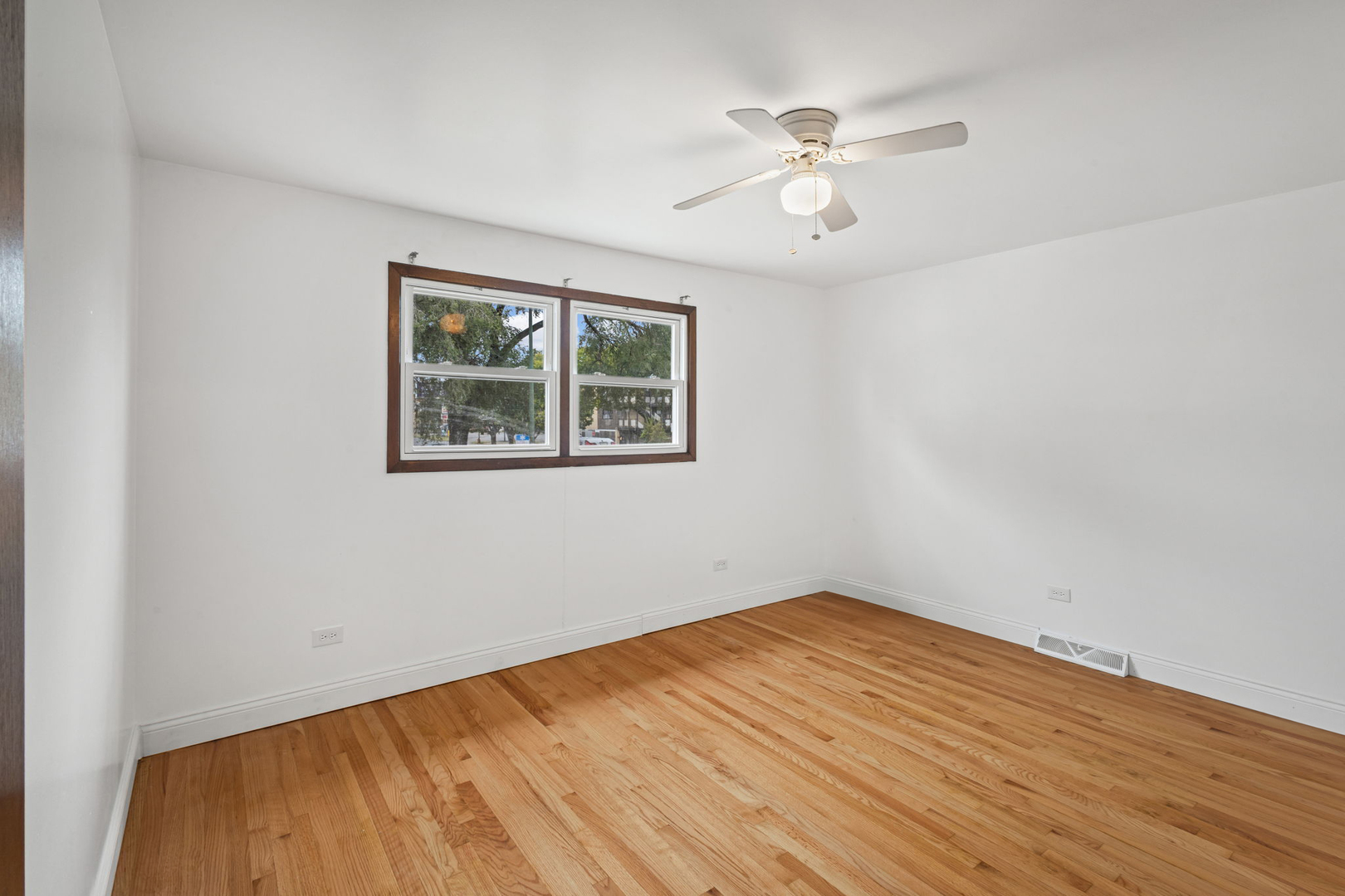 9500 S Loomis Street Property Photo 12
