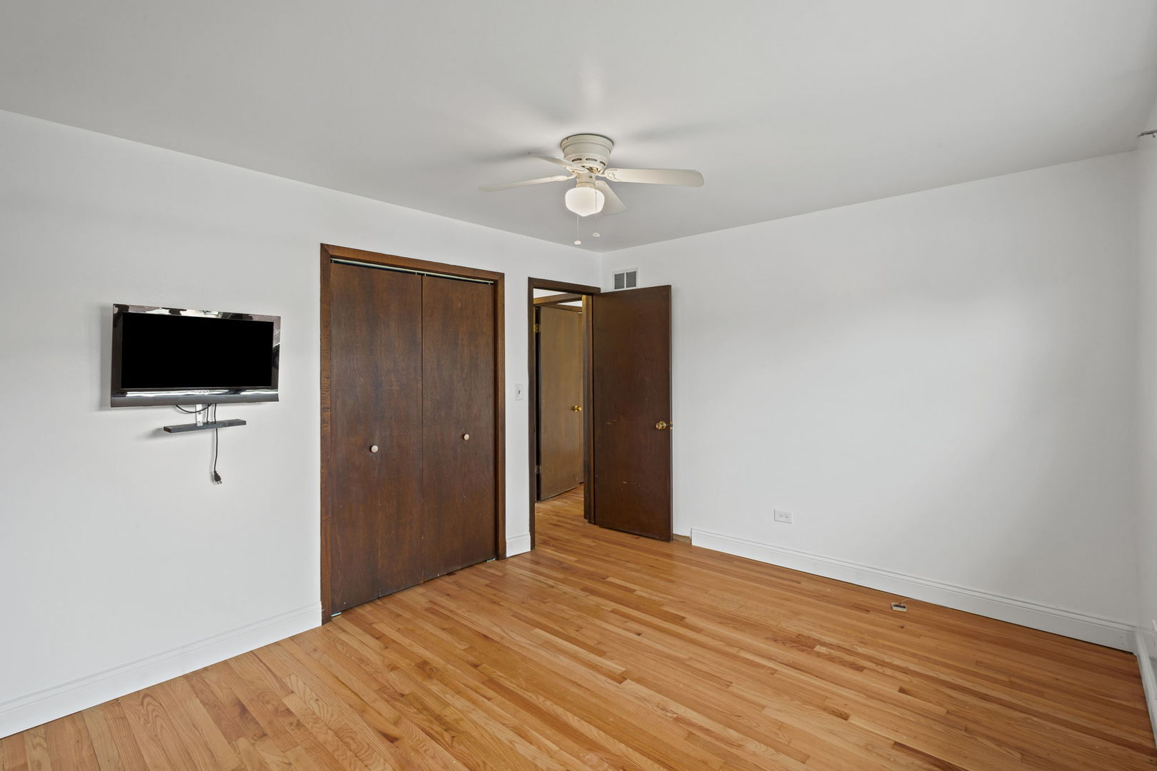 9500 S Loomis Street Property Photo 13