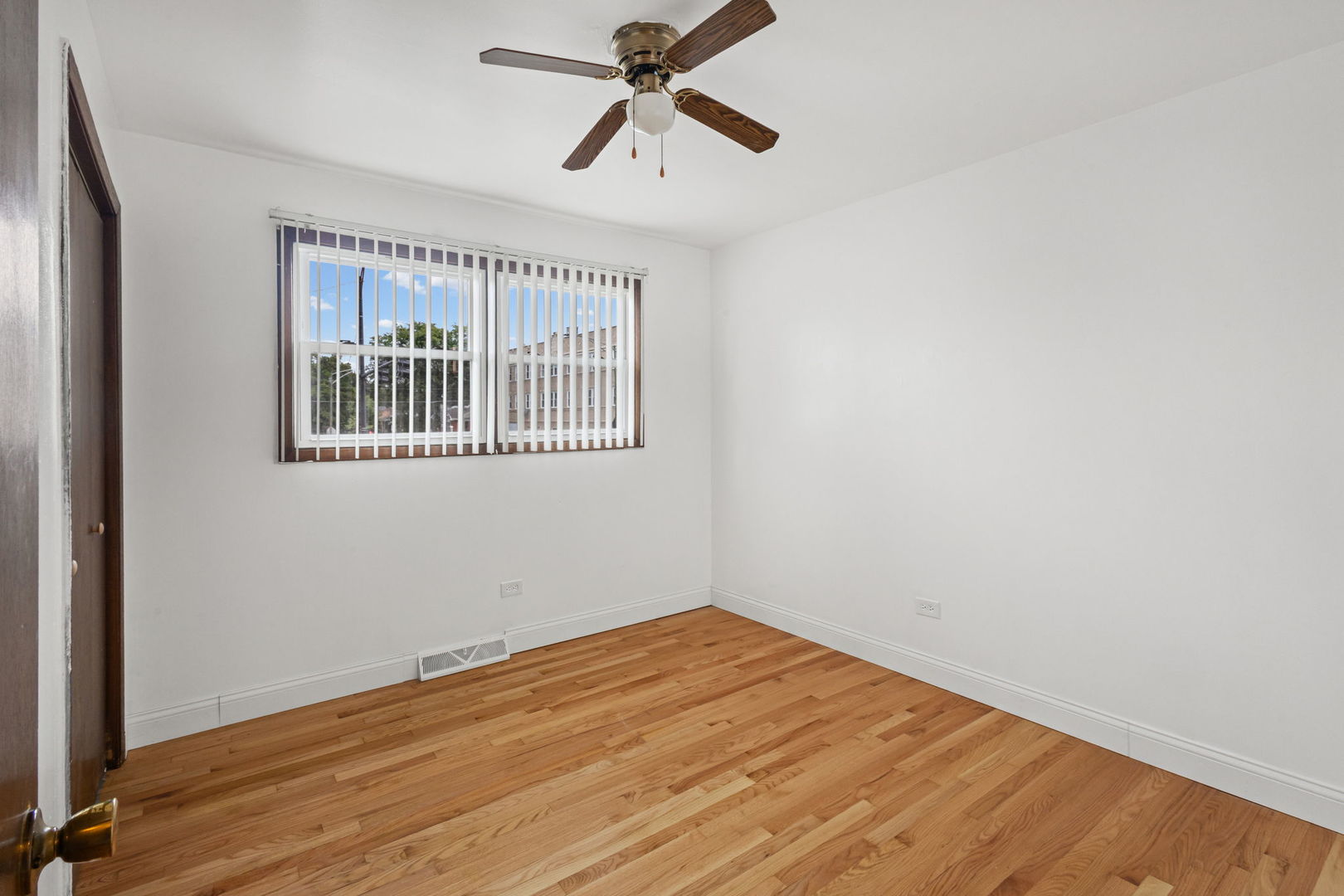 9500 S Loomis Street Property Photo 15