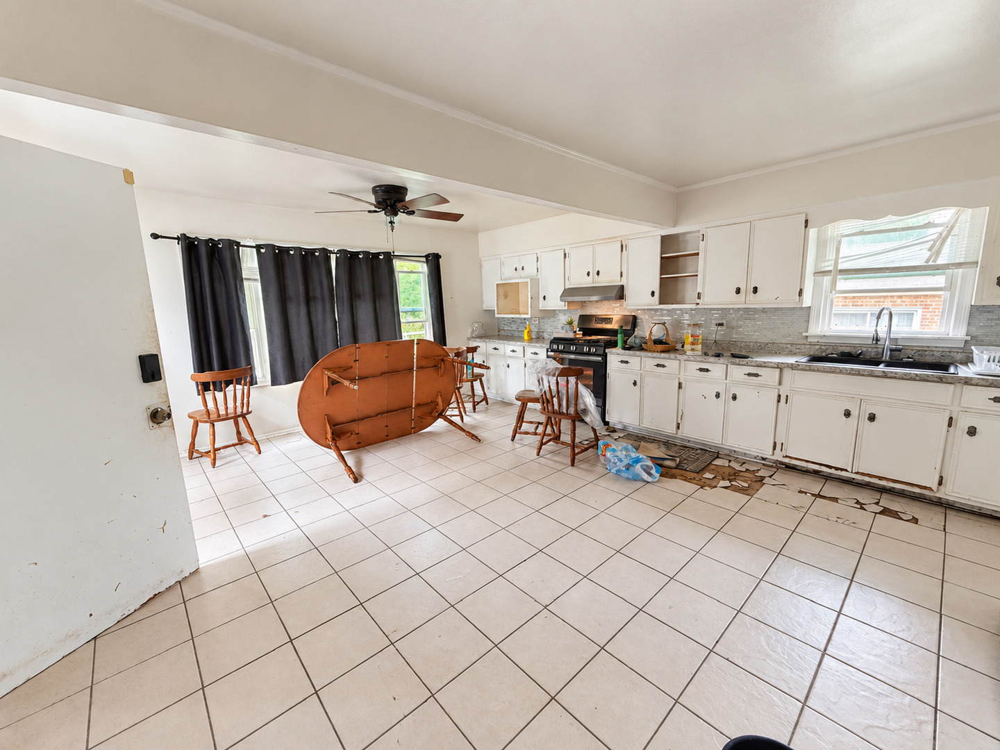 22040 Main Street Property Photo 5