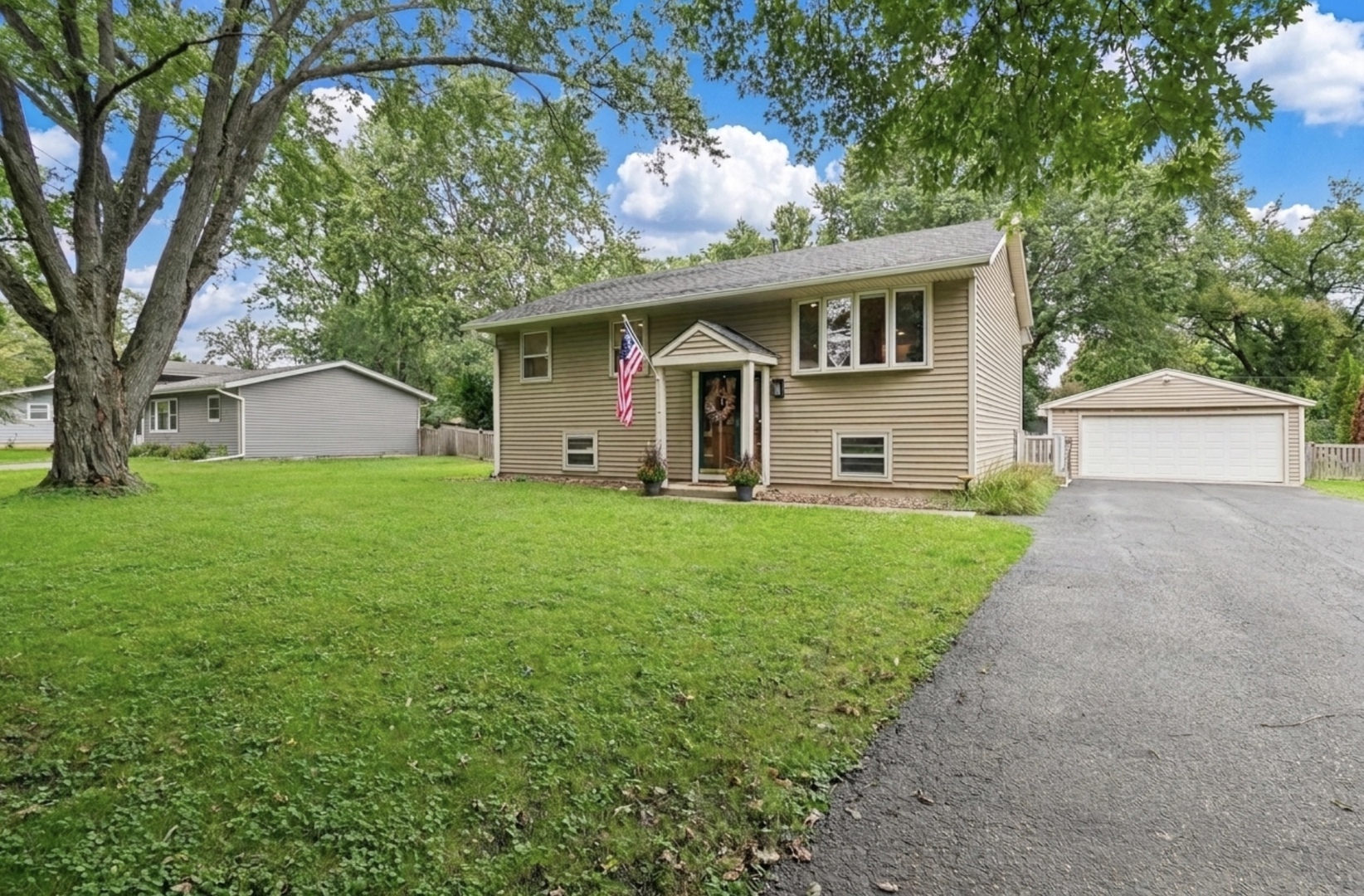 15670 W Sprucewood Lane Property Photo 1