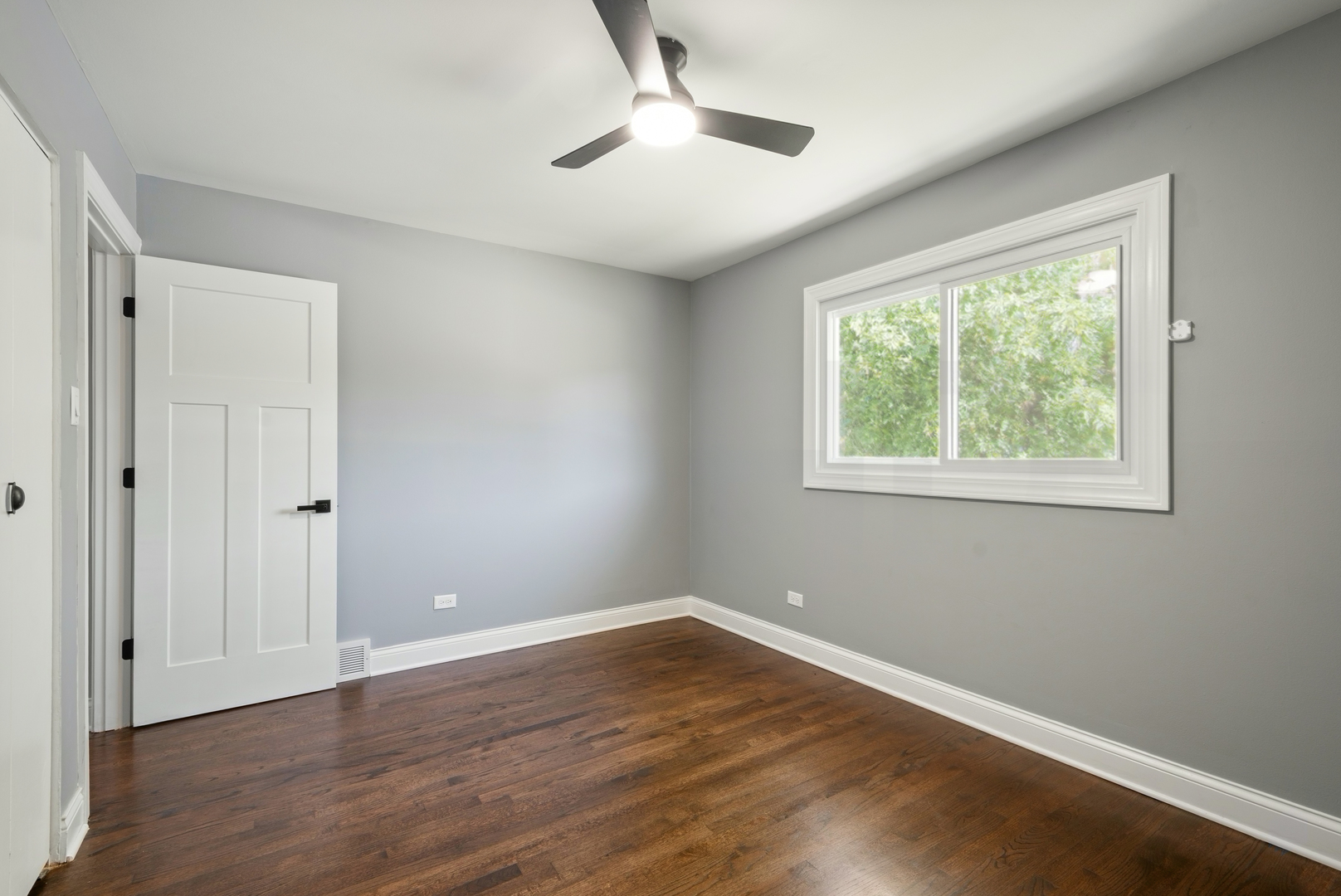 14057 S Hoxie Avenue Property Photo 9