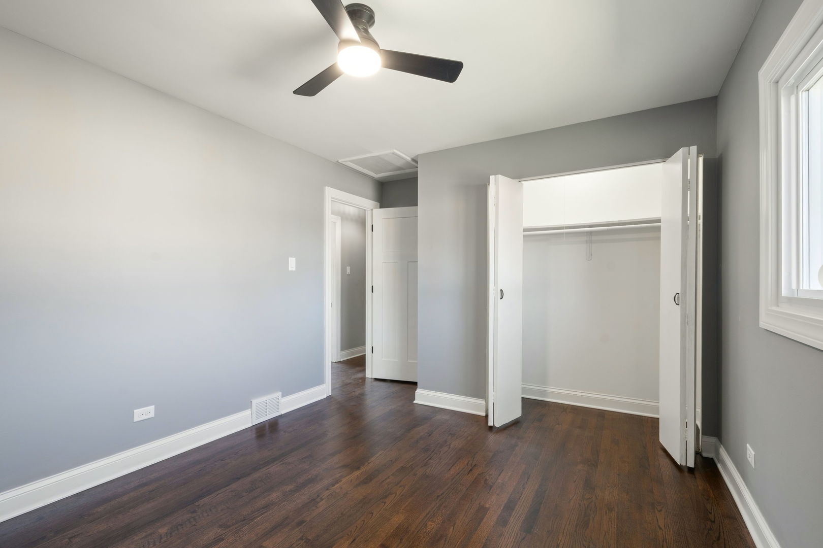 14057 S Hoxie Avenue Property Photo 10