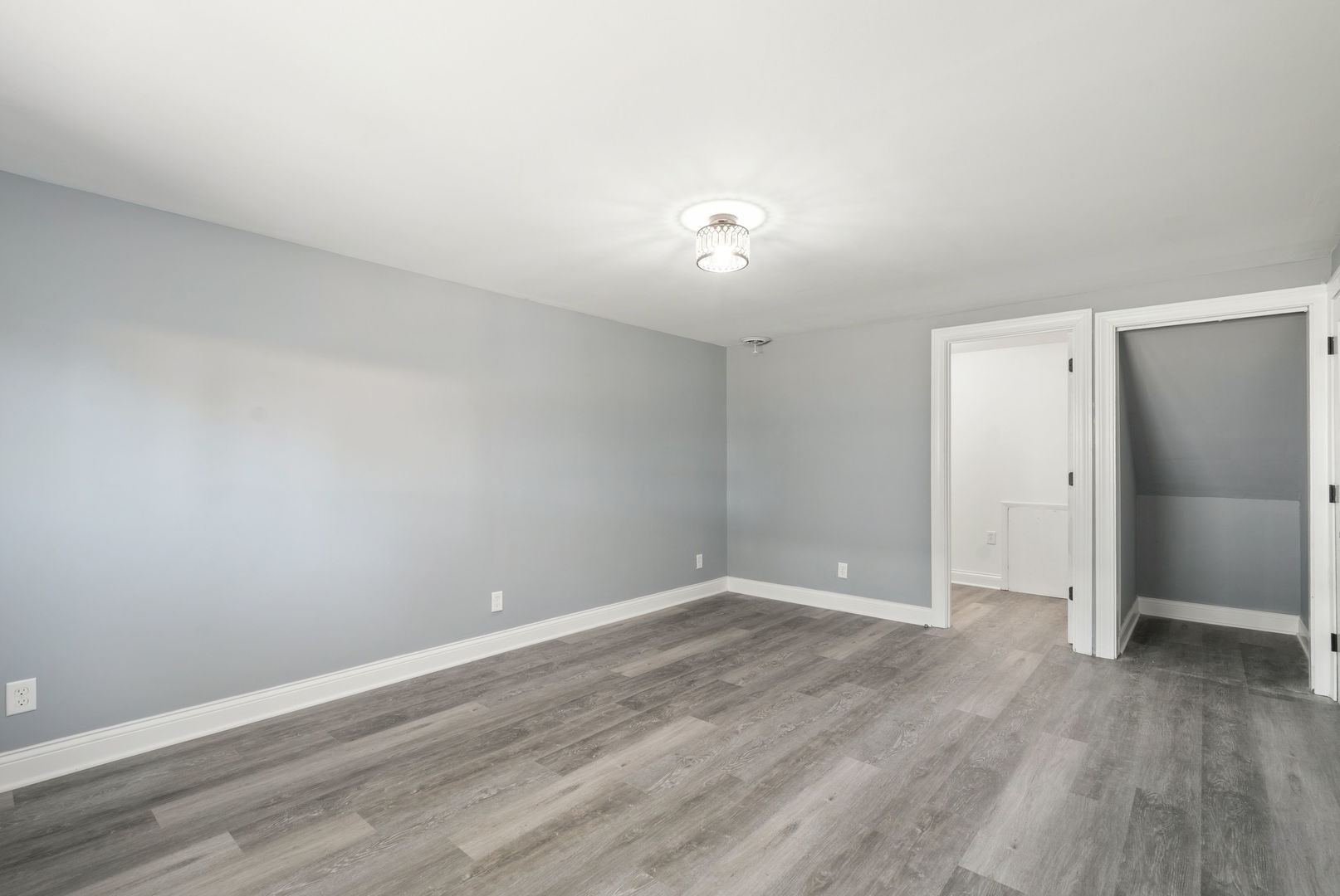 14057 S Hoxie Avenue Property Photo 11