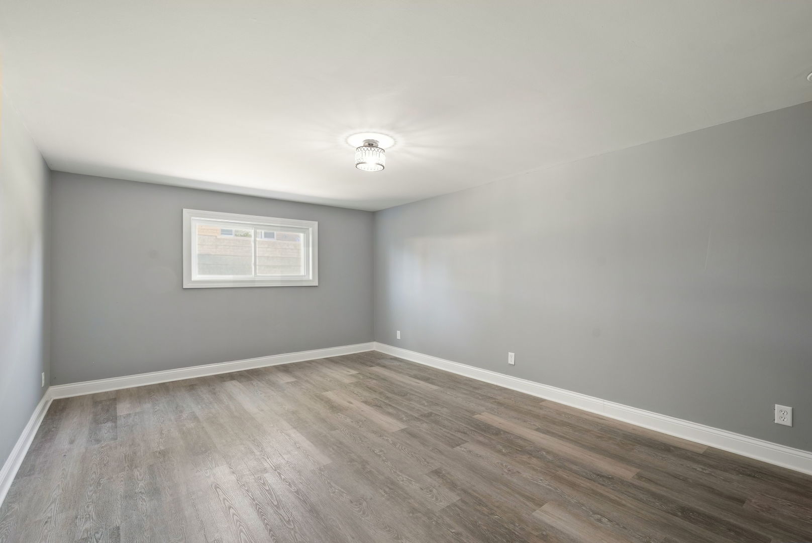 14057 S Hoxie Avenue Property Photo 12
