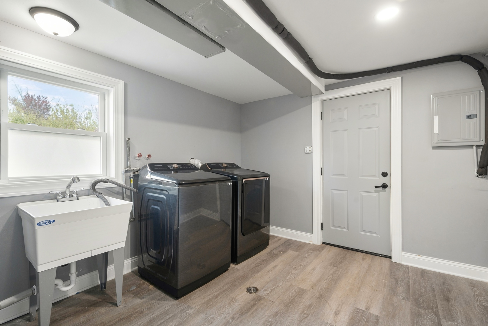 14057 S Hoxie Avenue Property Photo 14