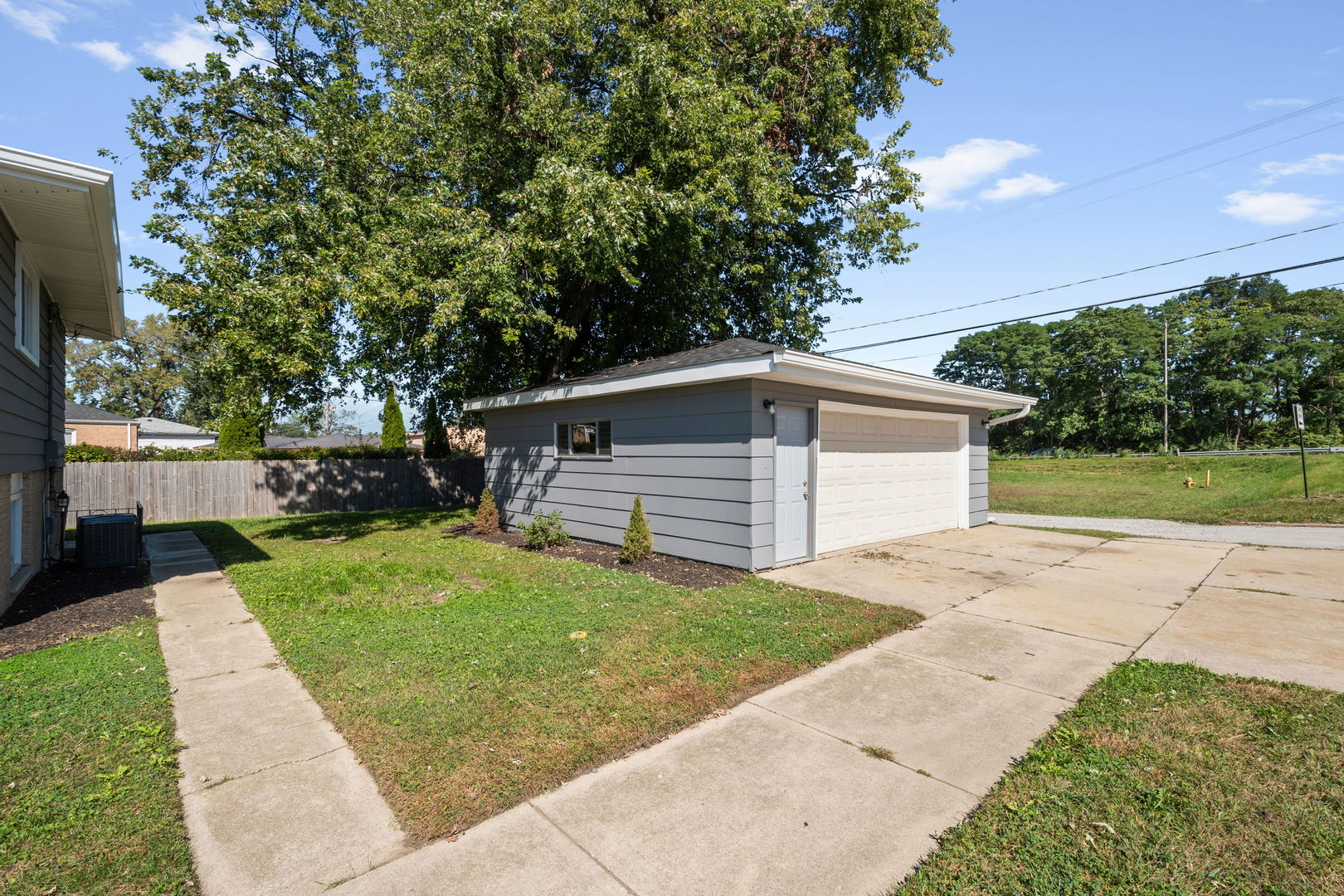 14057 S Hoxie Avenue Property Photo 18
