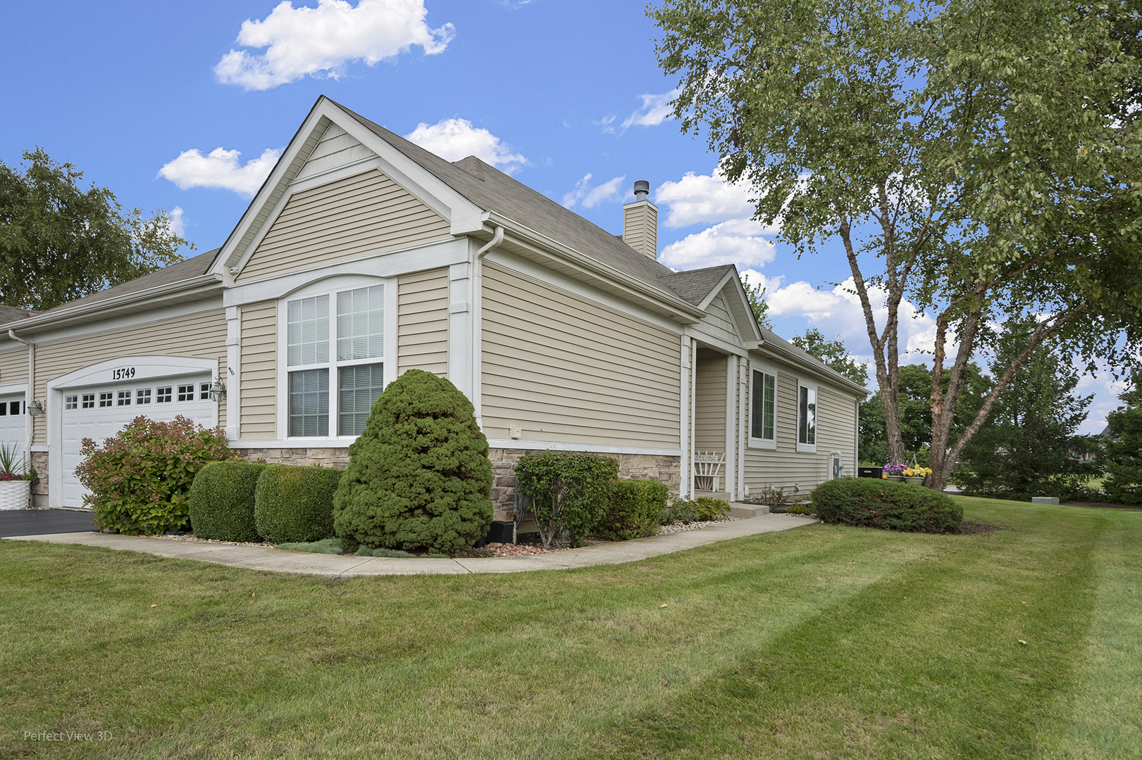 15749 Cove Circle Property Photo 1