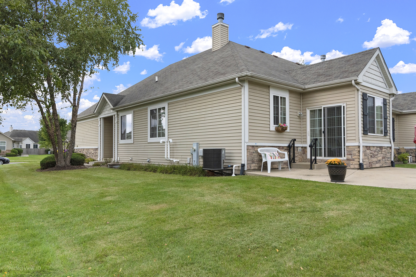15749 Cove Circle Property Photo 3
