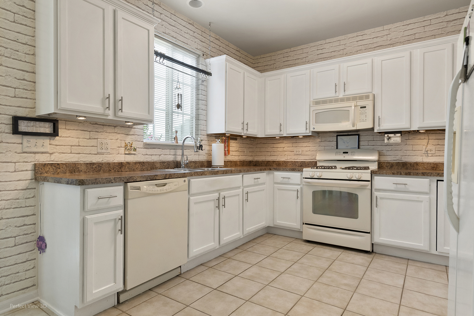 15749 Cove Circle Property Photo 11