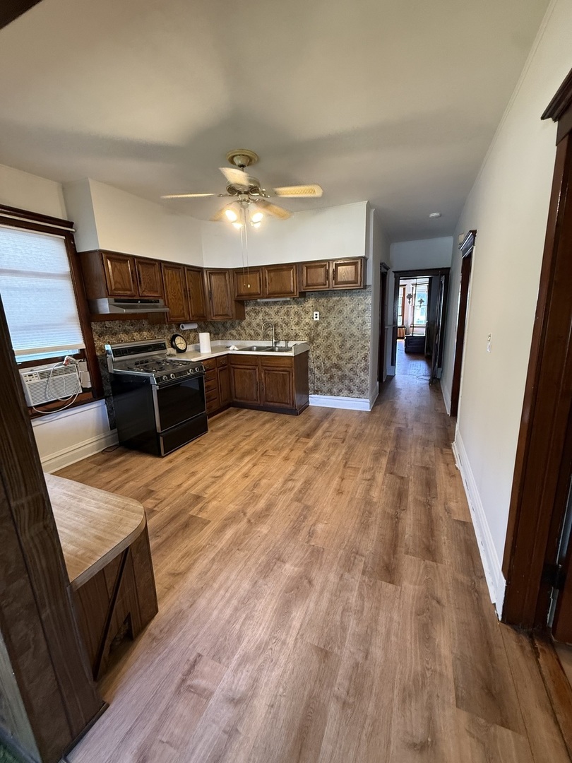 2448 W Gunnison Street 2 Property Photo 14