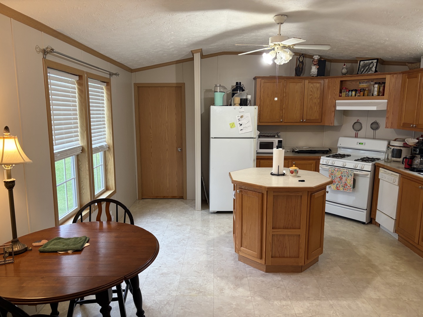 5611 Melrose South Property Photo 5