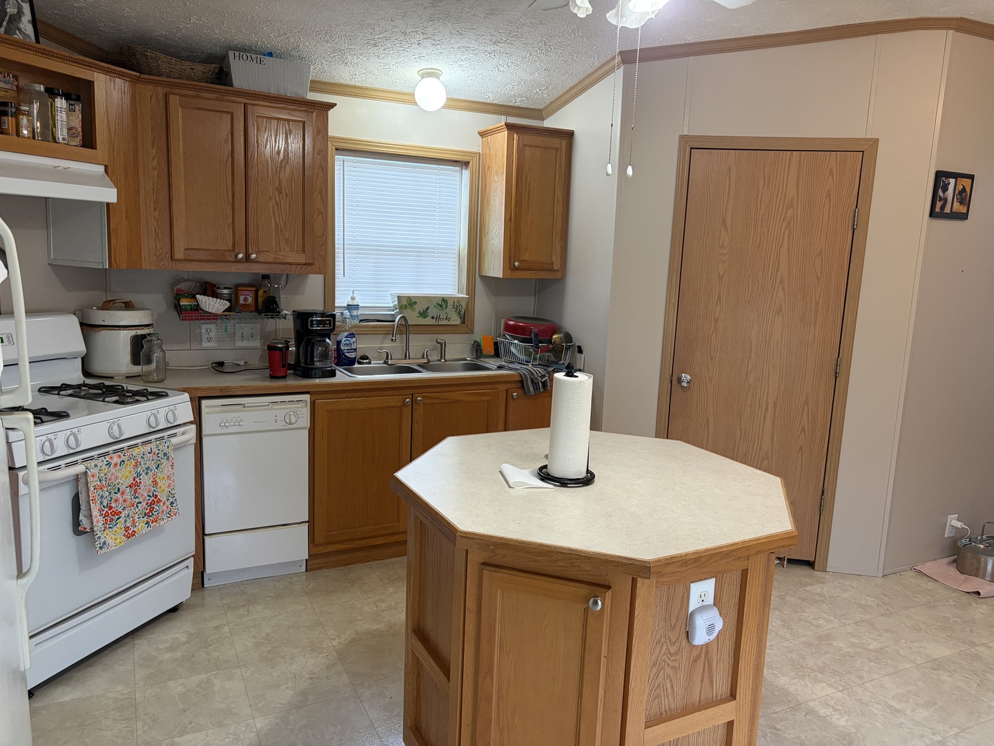 5611 Melrose South Property Photo 6