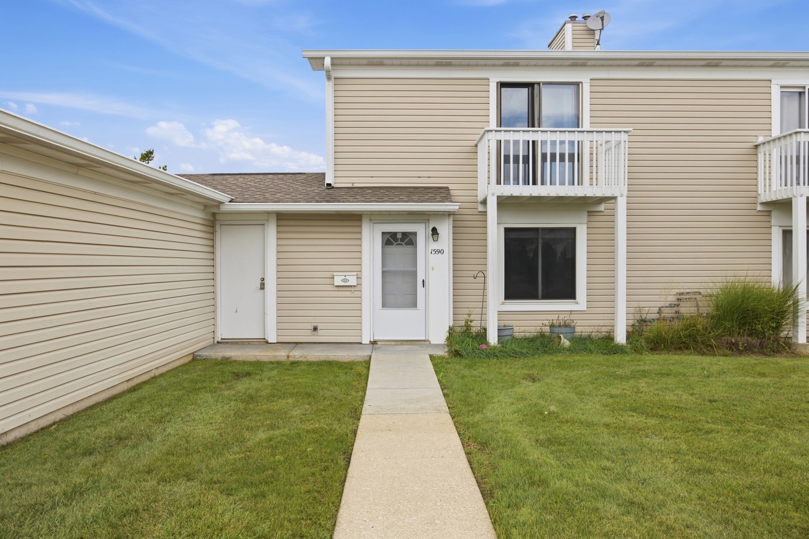 1590 Cornell Circle 1 Property Photo 1