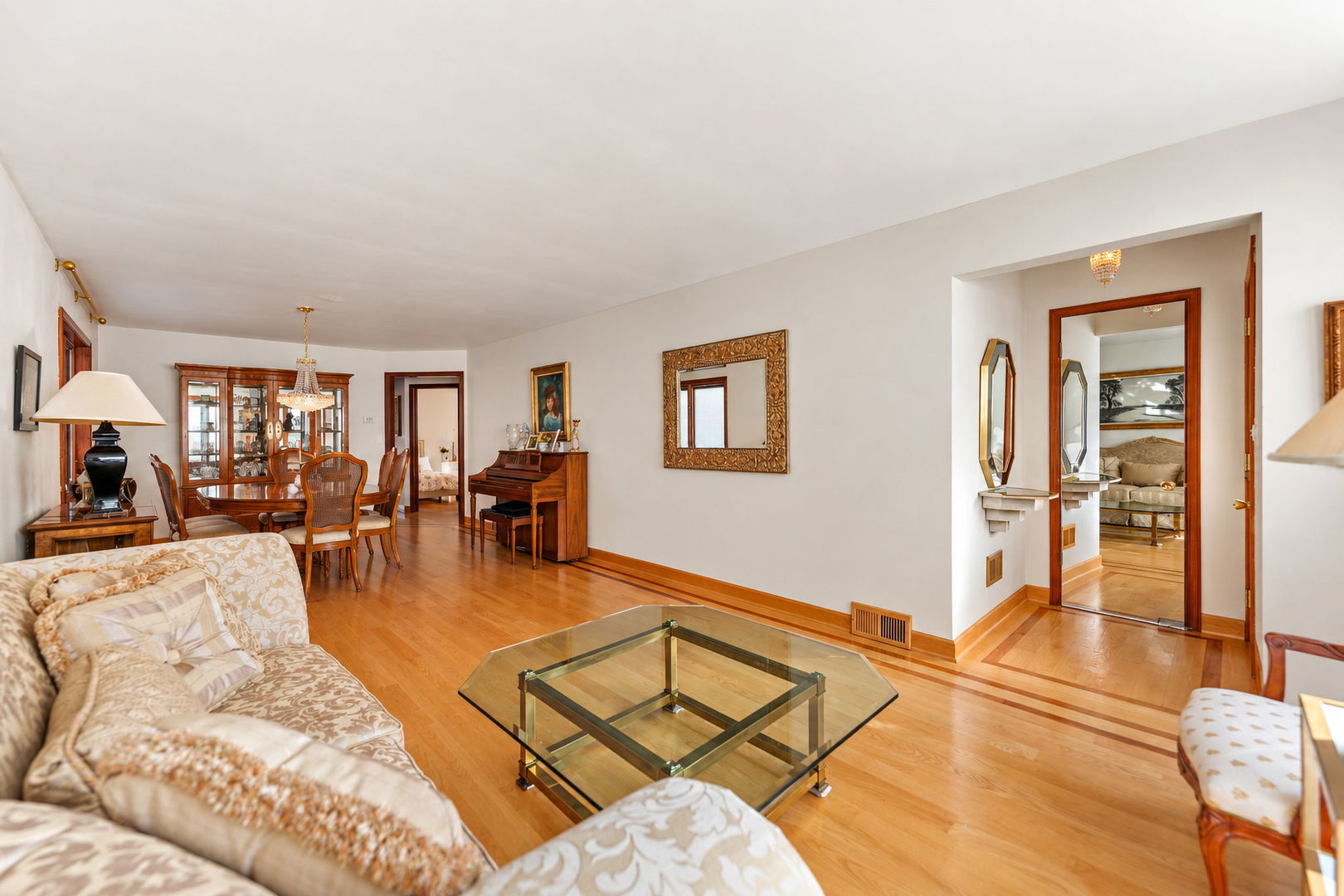 6027 N Jersey Avenue Property Photo 4