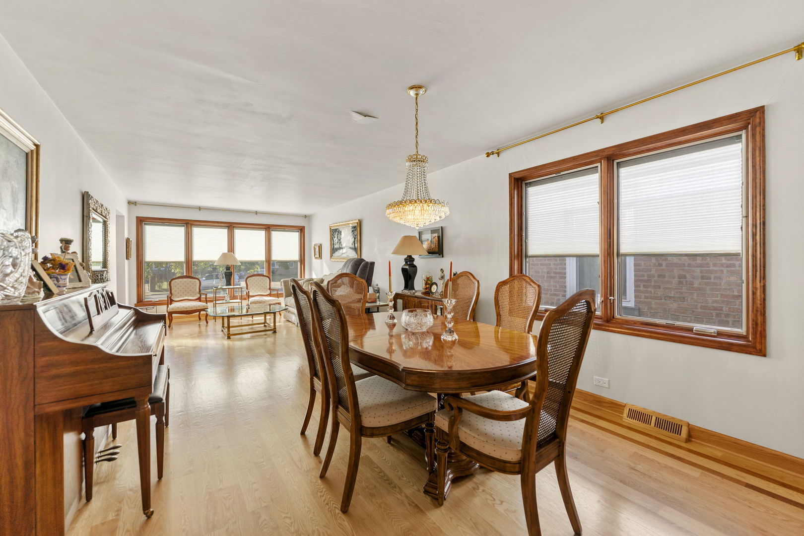6027 N Jersey Avenue Property Photo 6