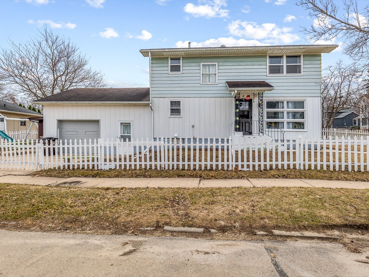 317 N Grove Avenue Property Photo 1