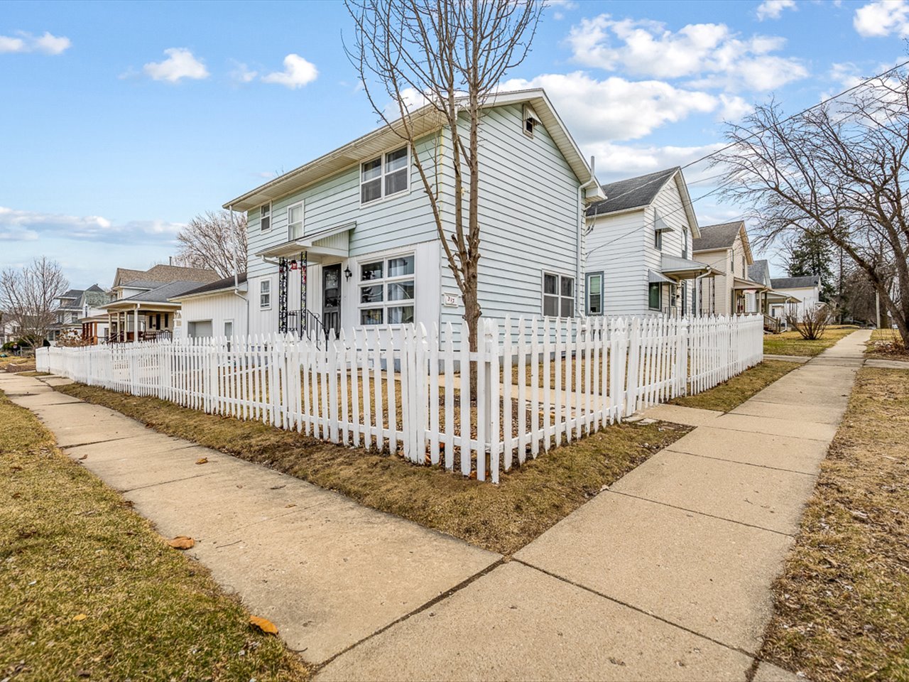317 N Grove Avenue Property Photo 3