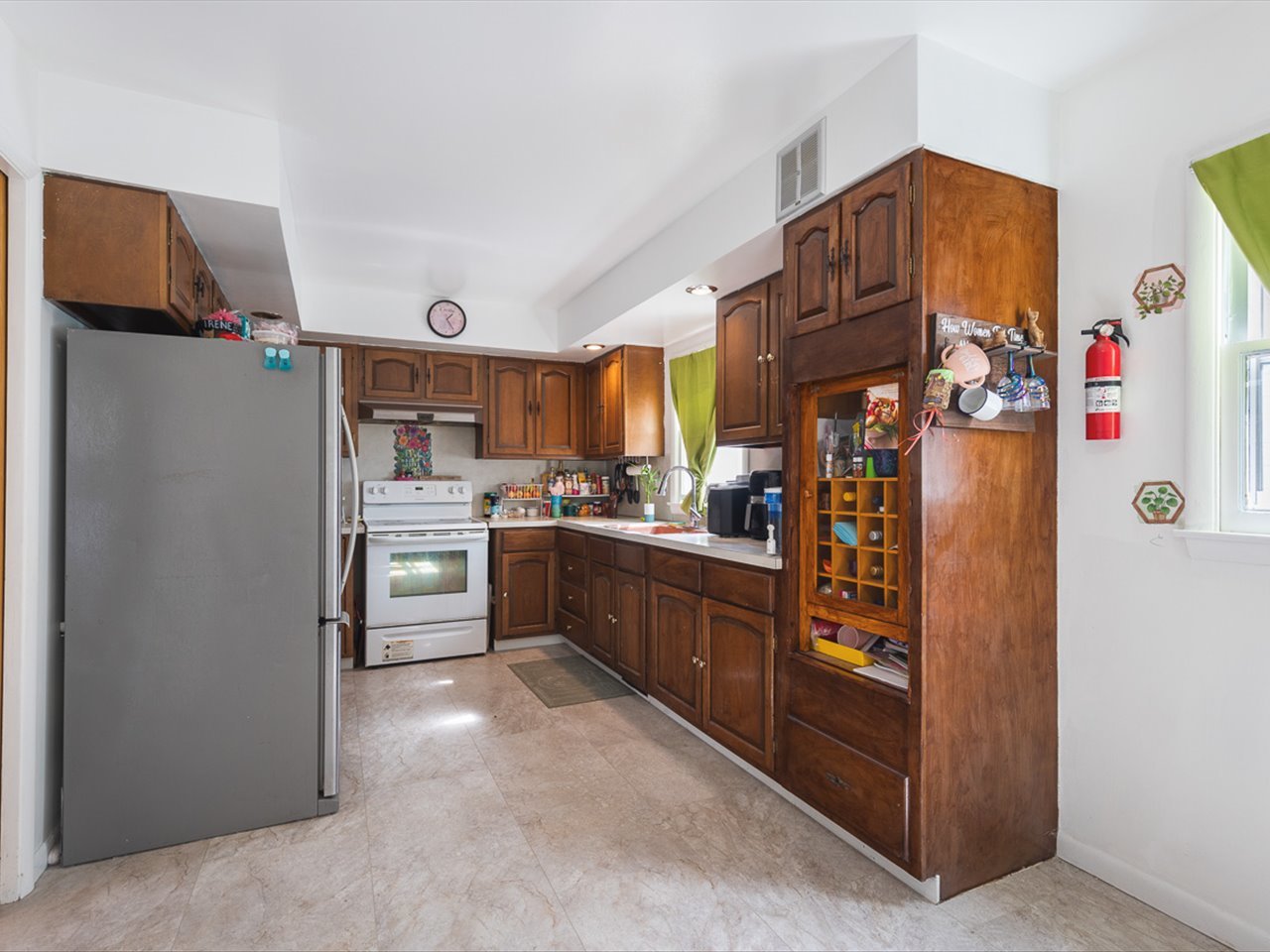 317 N Grove Avenue Property Photo 9