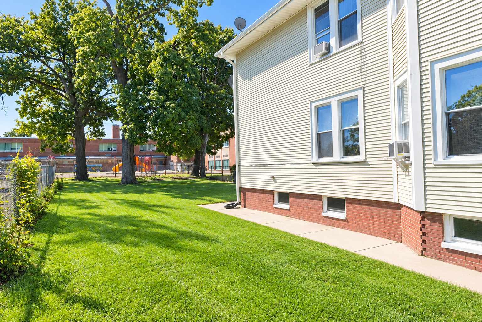 525 South Avenue Property Photo 4