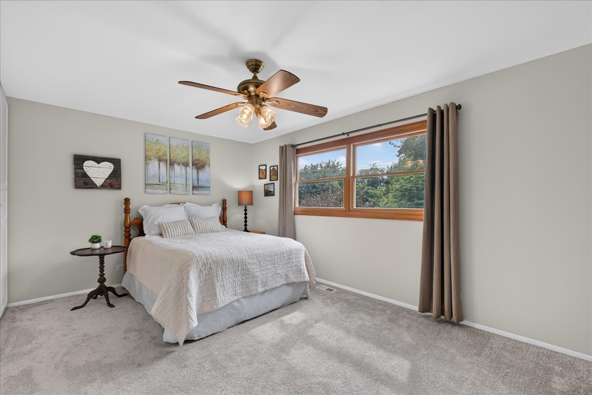 121 W Suffield Drive Property Photo 18