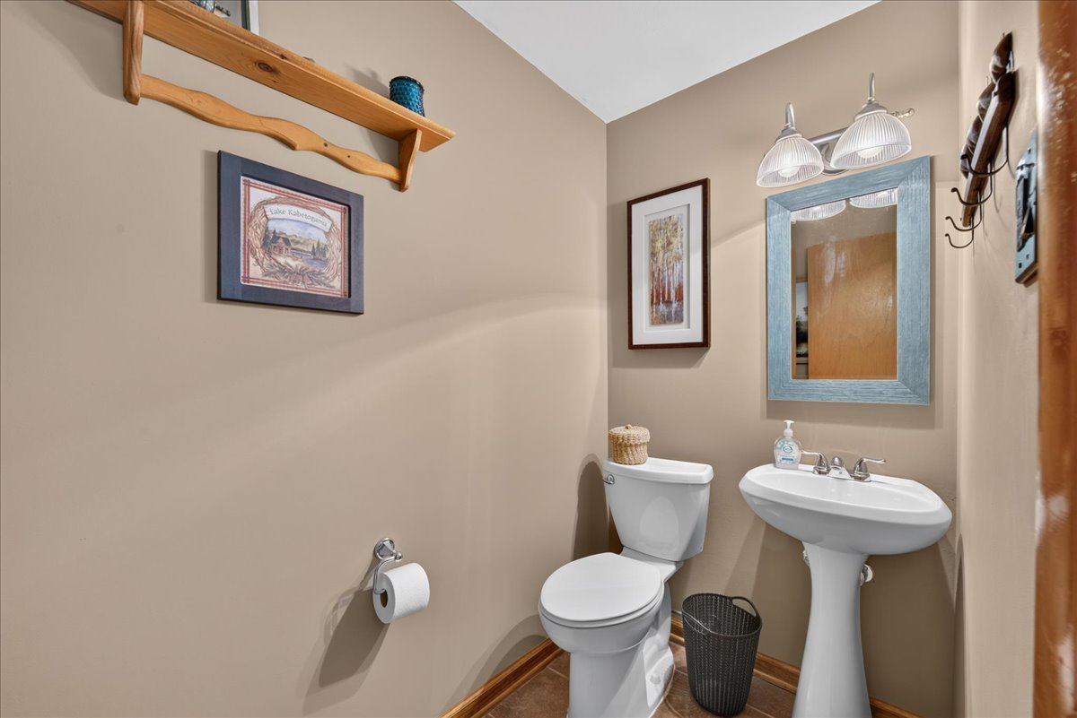121 W Suffield Drive Property Photo 28