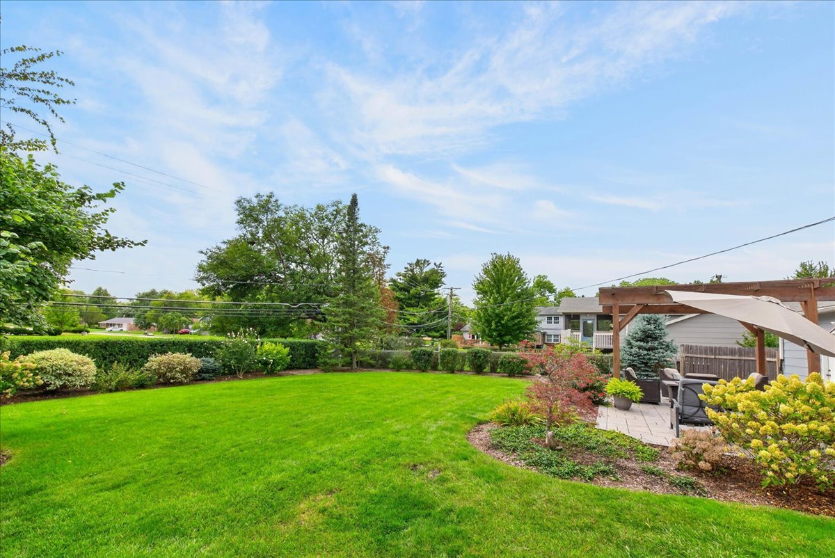 121 W Suffield Drive Property Photo 37