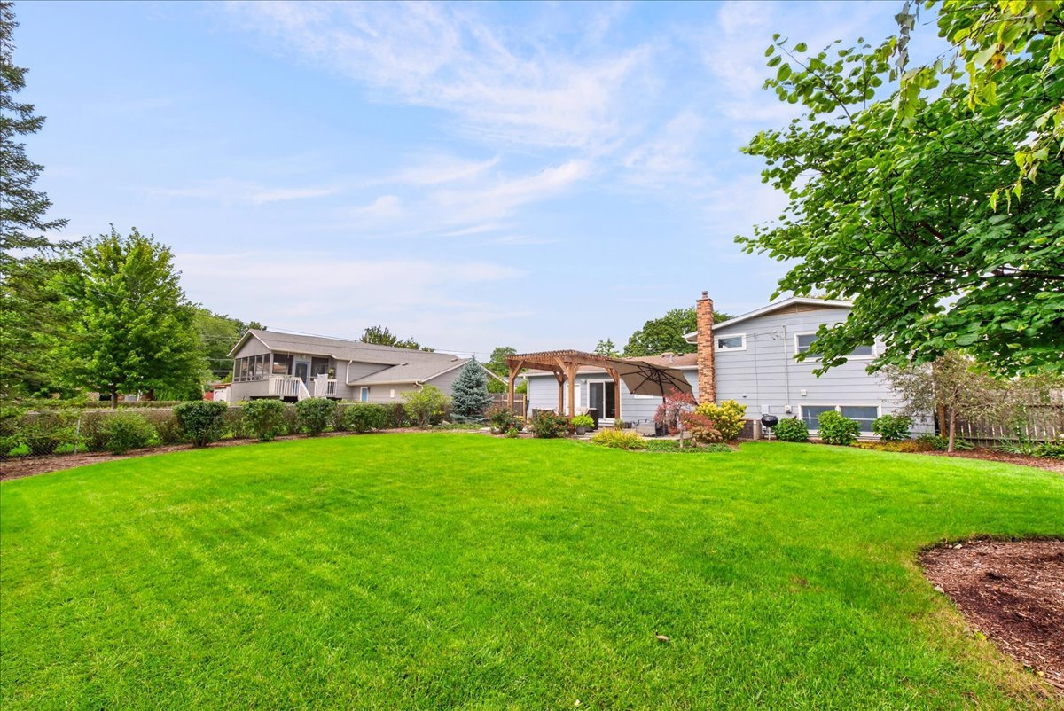 121 W Suffield Drive Property Photo 38