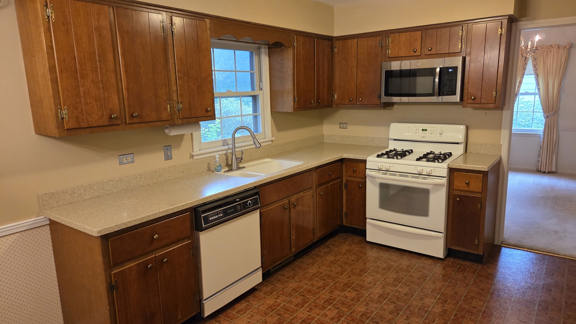 26w271 Parkway Drive Property Photo 8