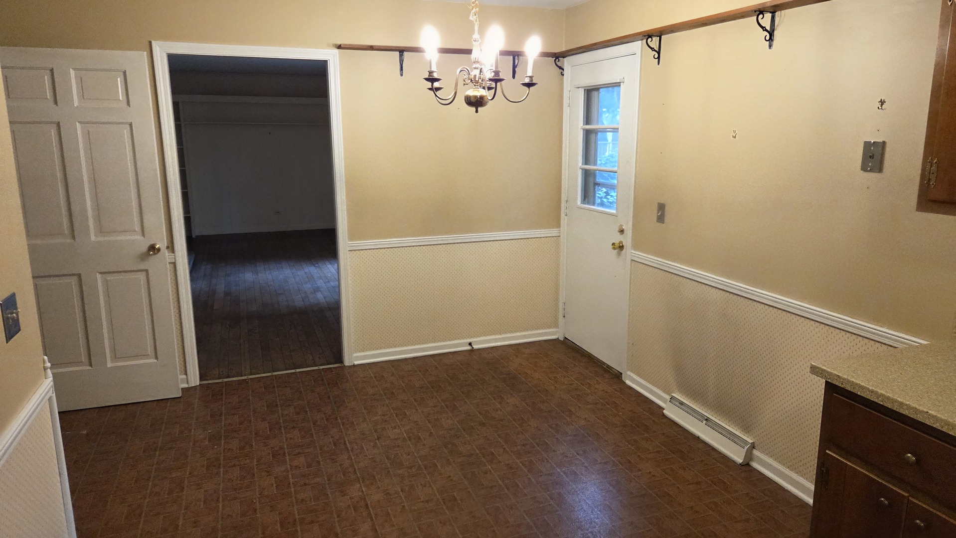 26w271 Parkway Drive Property Photo 9