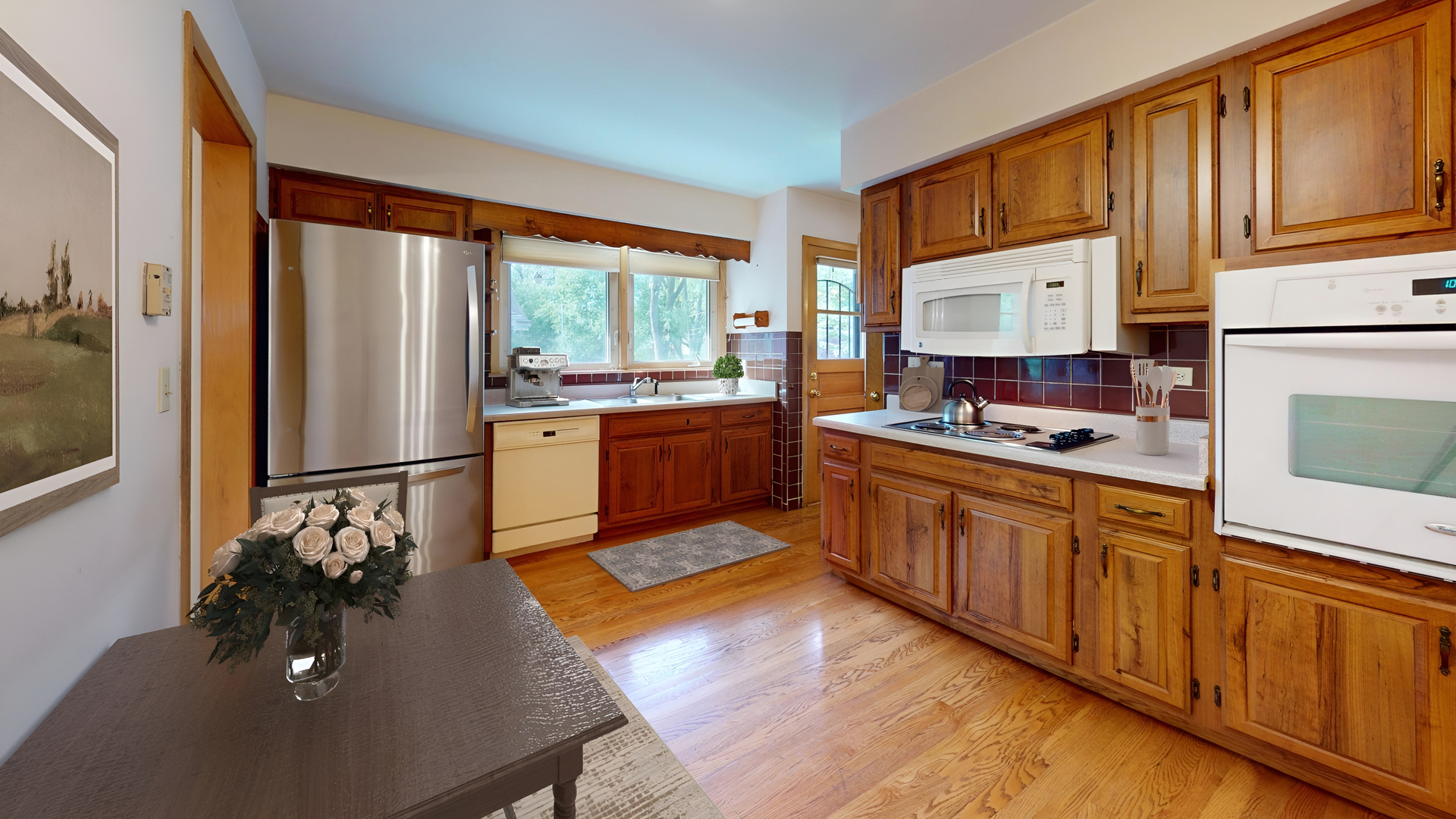 1105 W Grove Street Property Photo 6