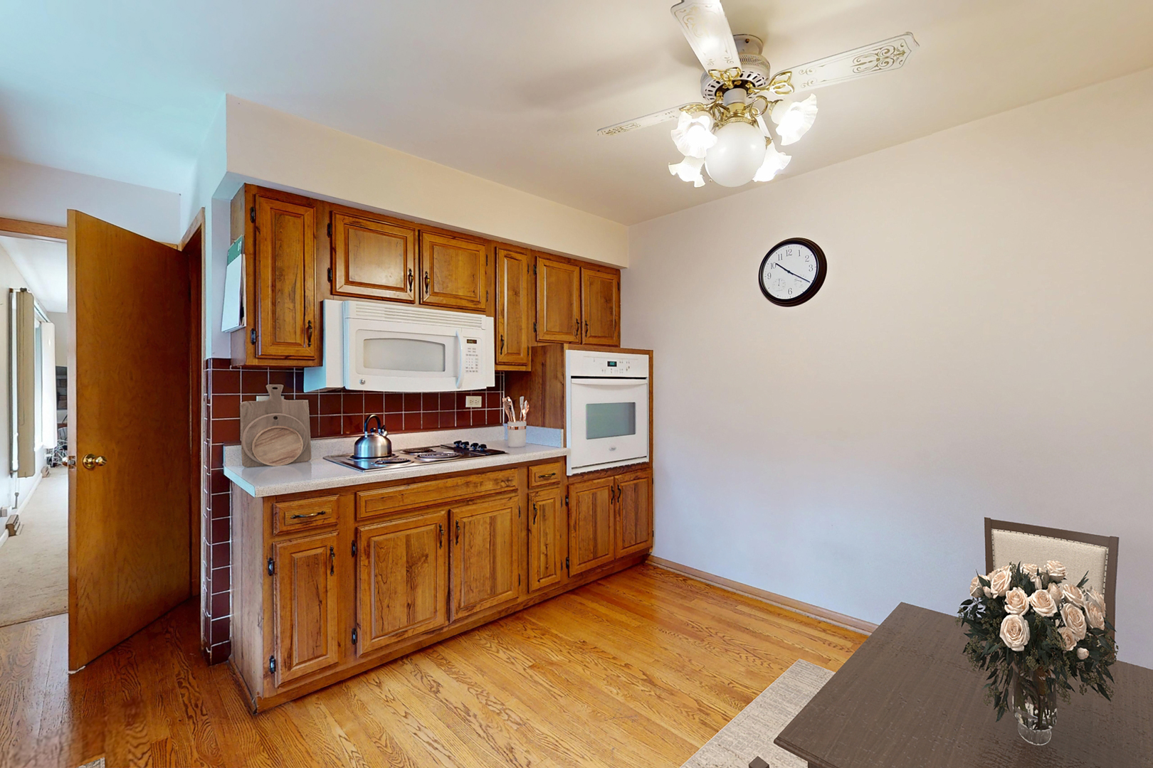 1105 W Grove Street Property Photo 8