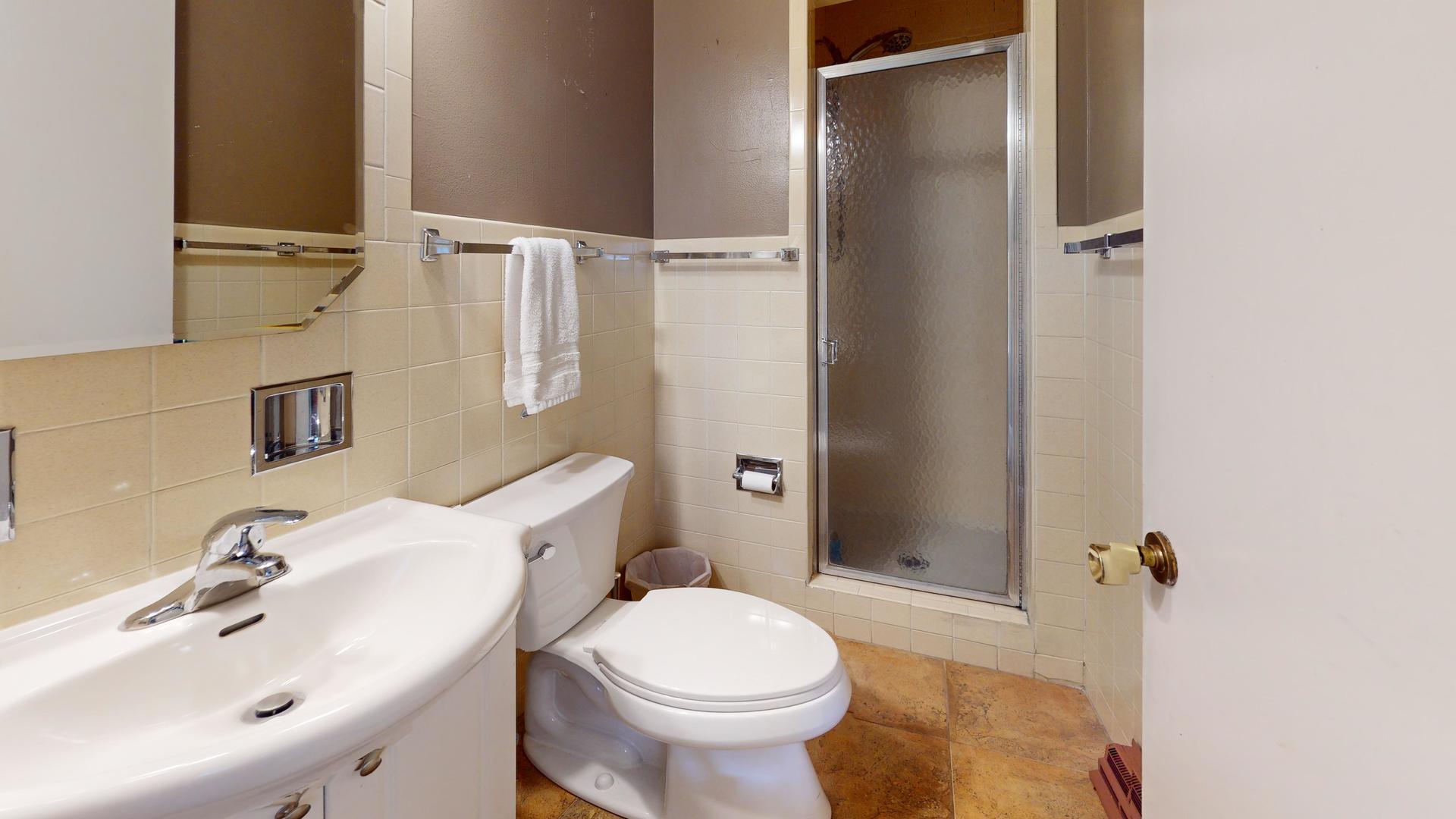 1105 W Grove Street Property Photo 11