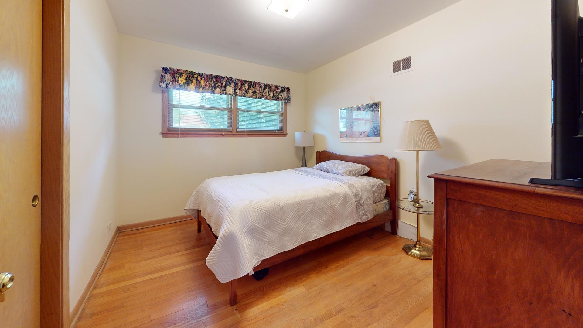 1105 W Grove Street Property Photo 16