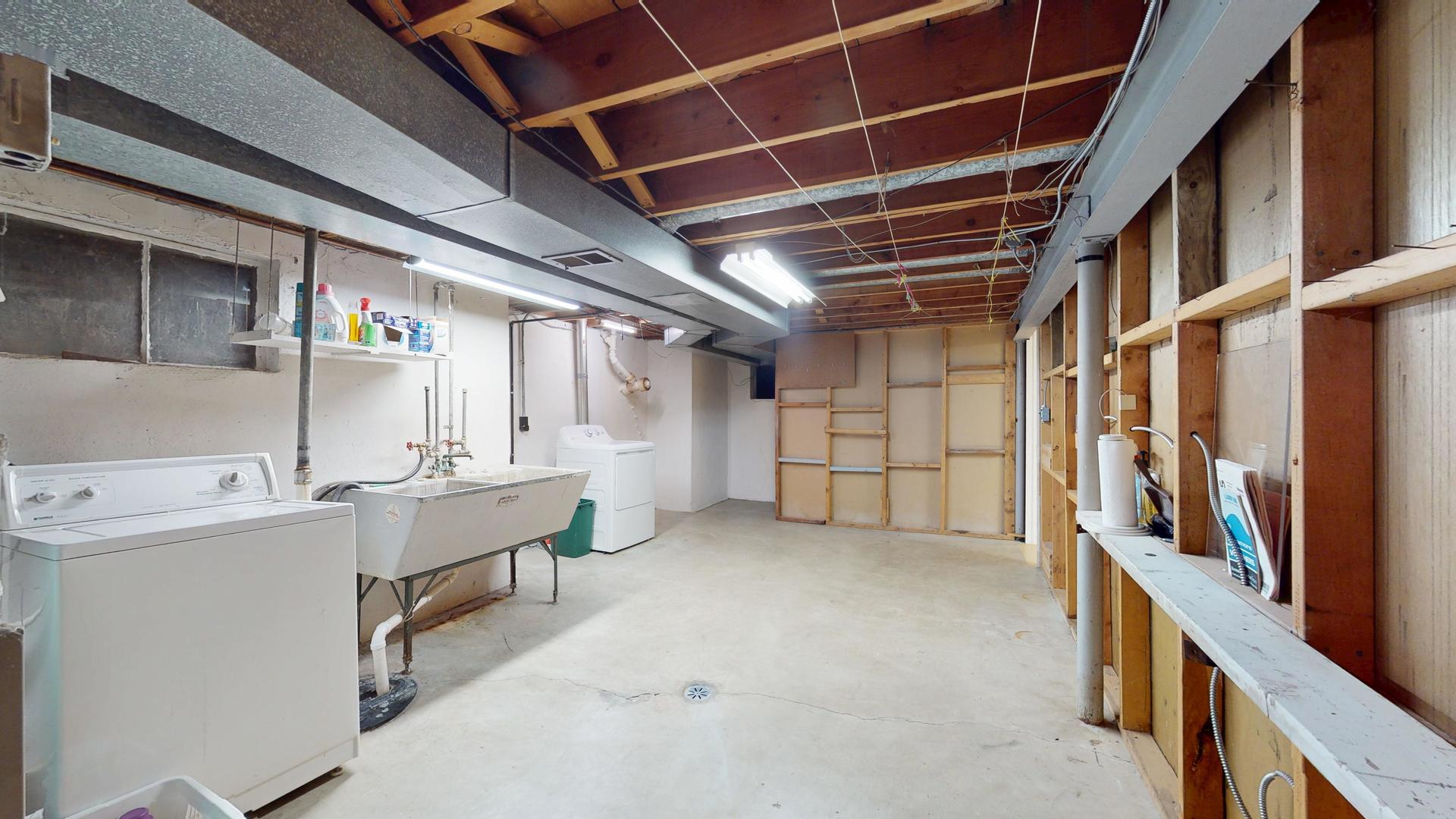 1105 W Grove Street Property Photo 22