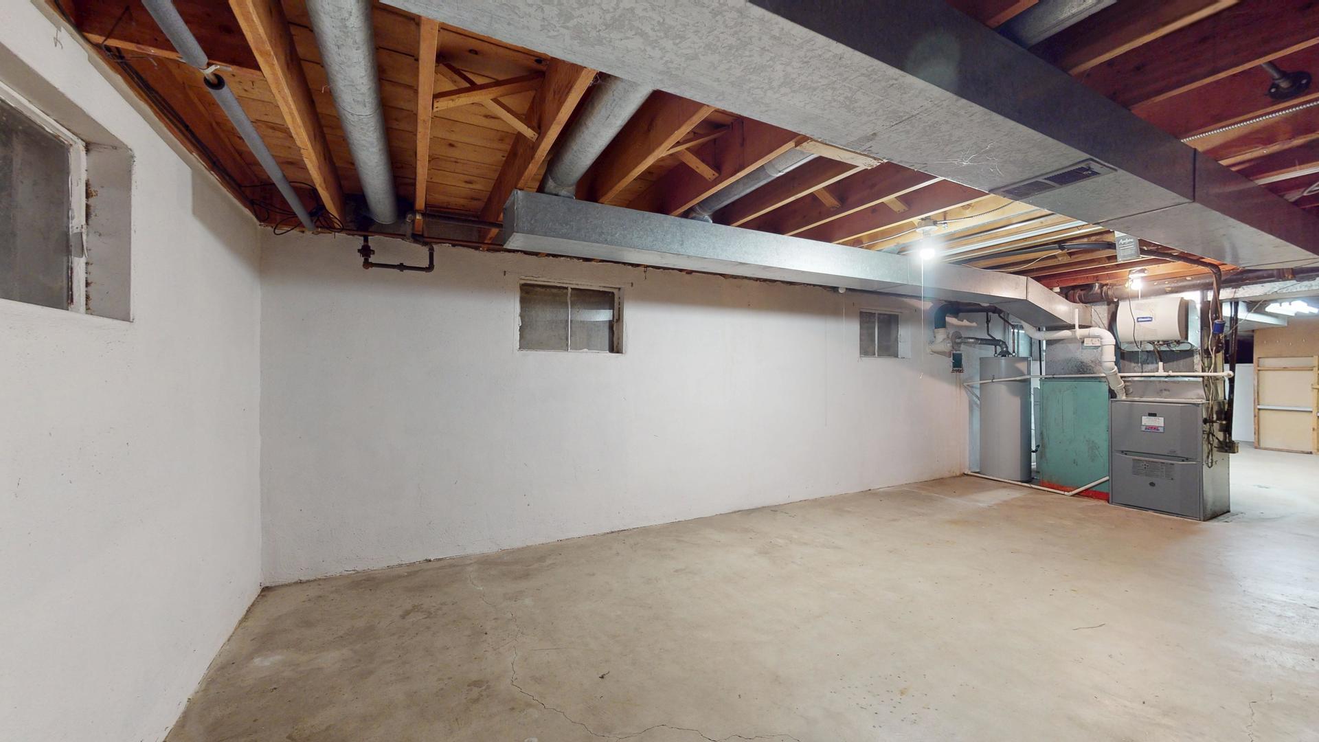 1105 W Grove Street Property Photo 24