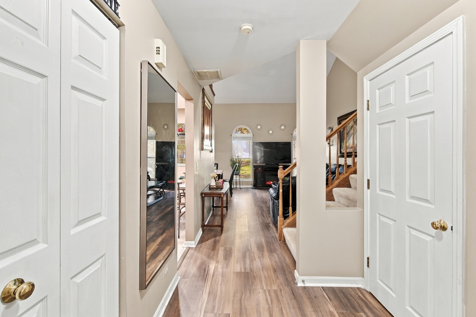 1055 Woodhill Court Property Photo 7