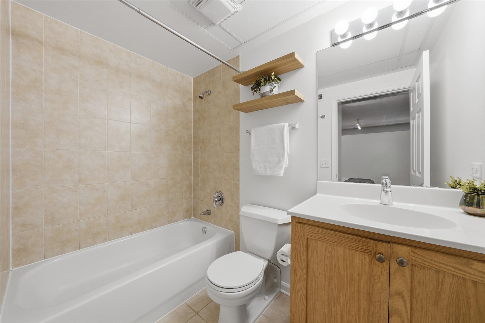 1919 S Michigan Avenue 208 Property Photo 19