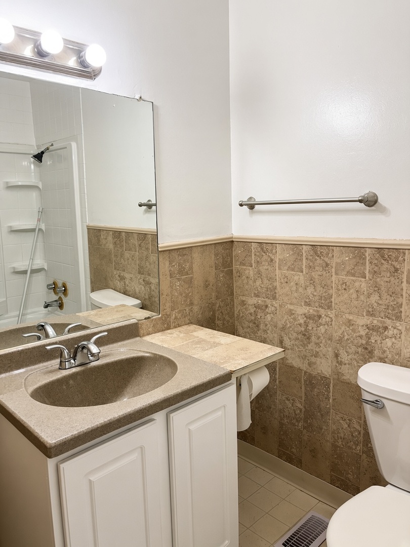 1302 S Glen Circle C Property Photo 7