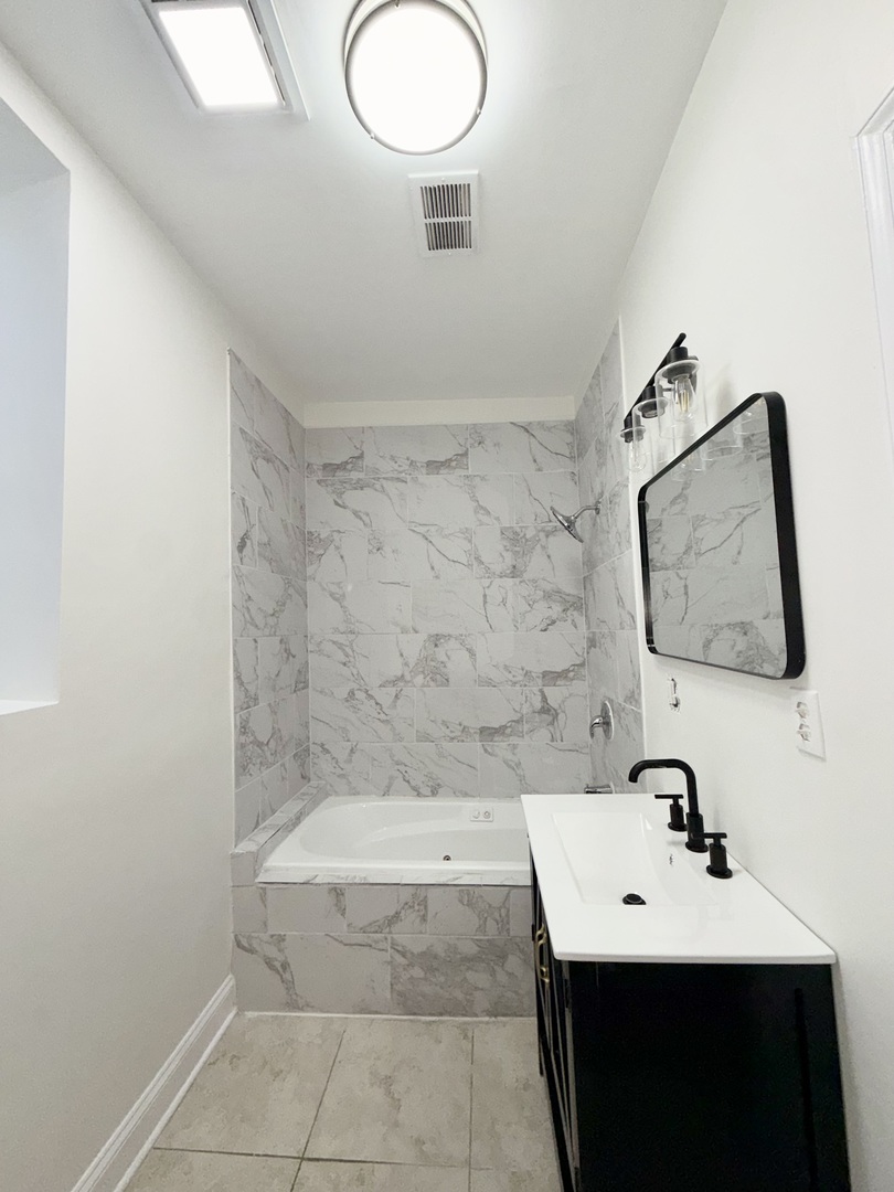 4829 S Champlain Avenue 1 Property Photo 6