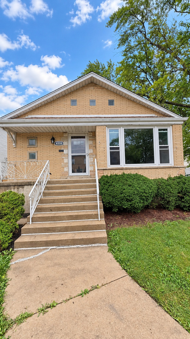 4559 S California Avenue Property Photo 1