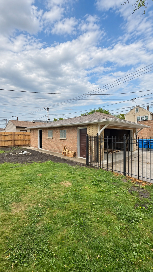 4559 S California Avenue Property Photo 2