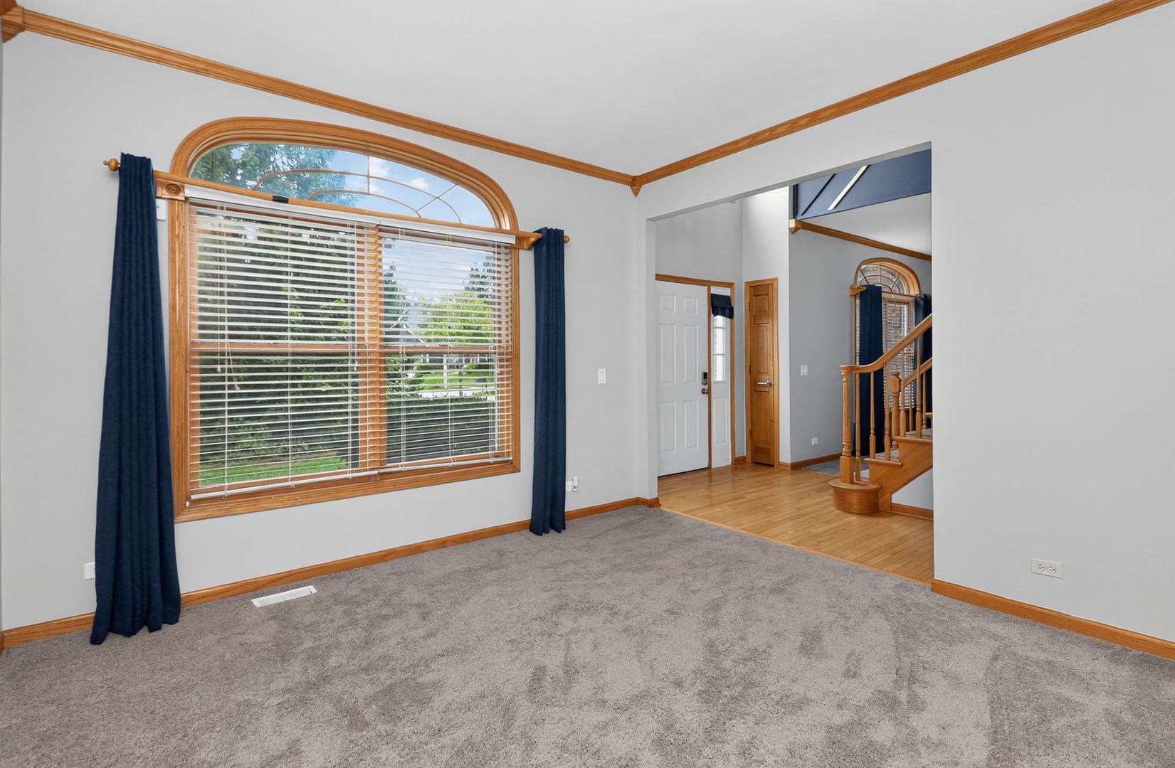 2121 Burnham Court Property Photo 3