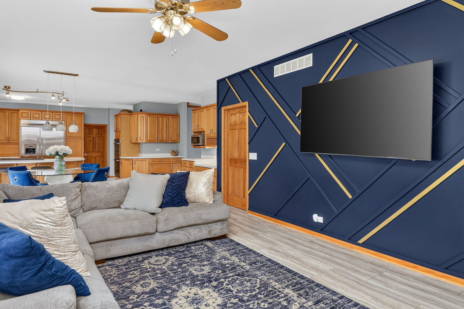 2121 Burnham Court Property Photo 15