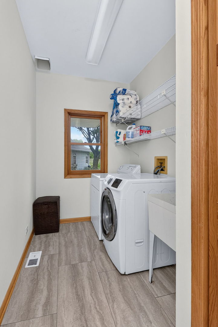 2121 Burnham Court Property Photo 18