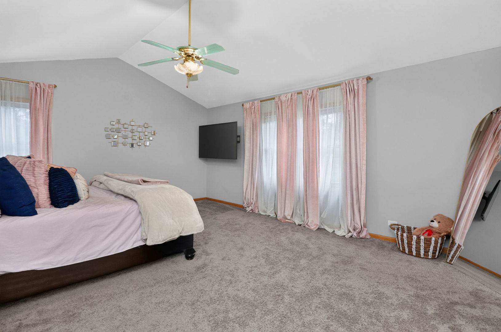 2121 Burnham Court Property Photo 20
