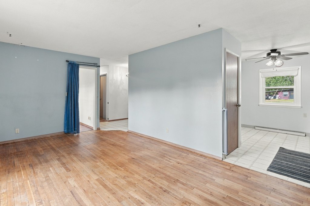 1525 Middle Road Property Photo 8