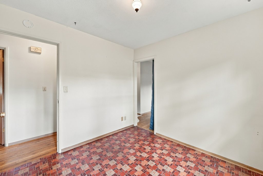 1525 Middle Road Property Photo 10