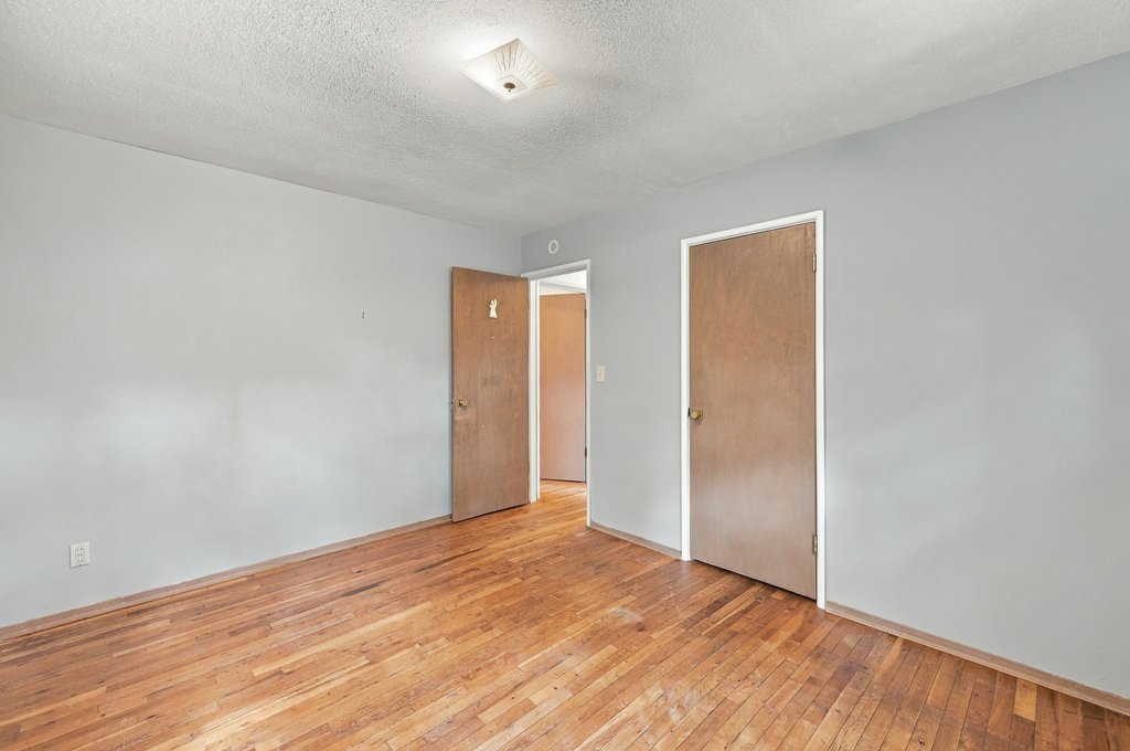 1525 Middle Road Property Photo 14